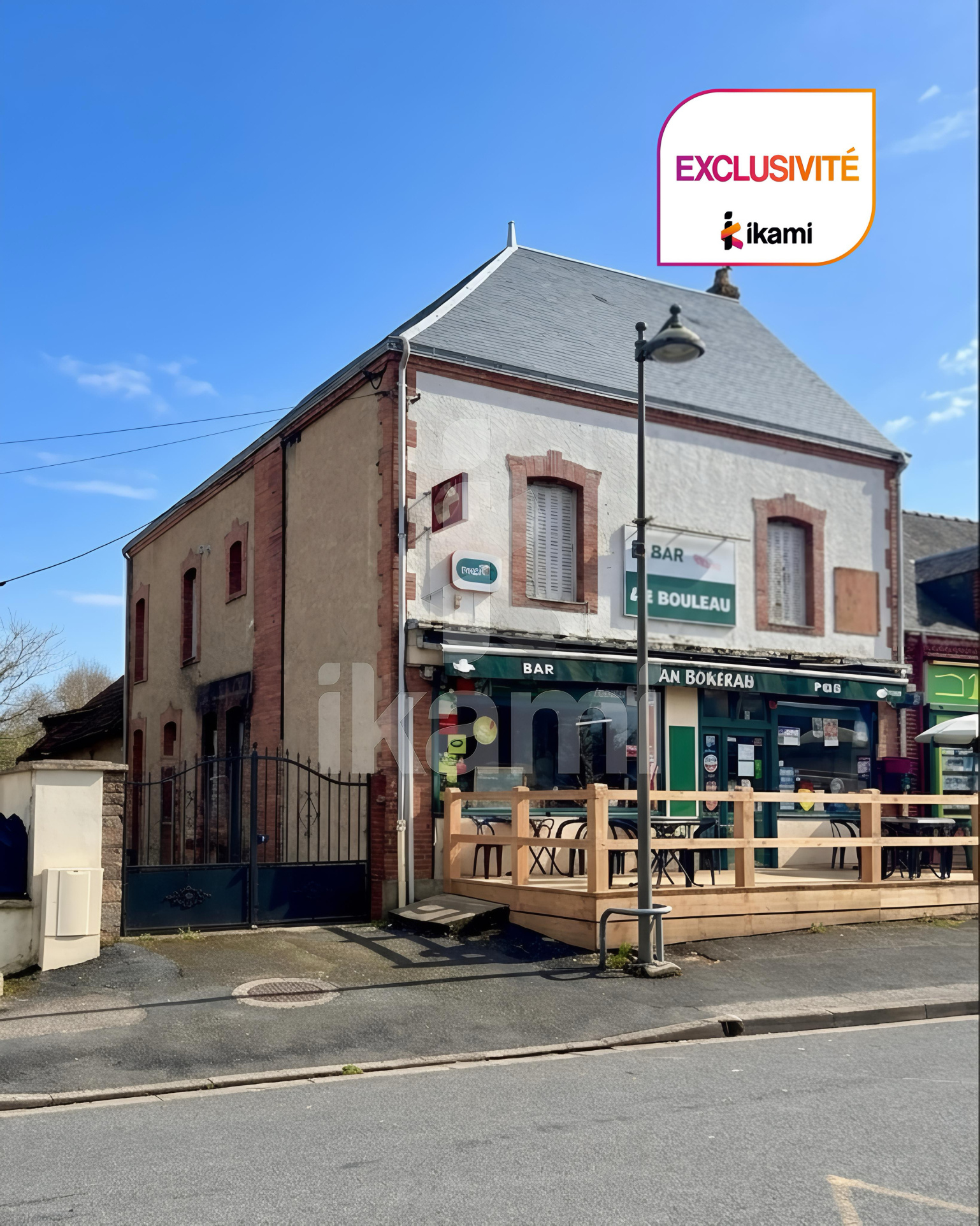 Ensemble immobilier 400 m2 avec cour, jardin et garages poss