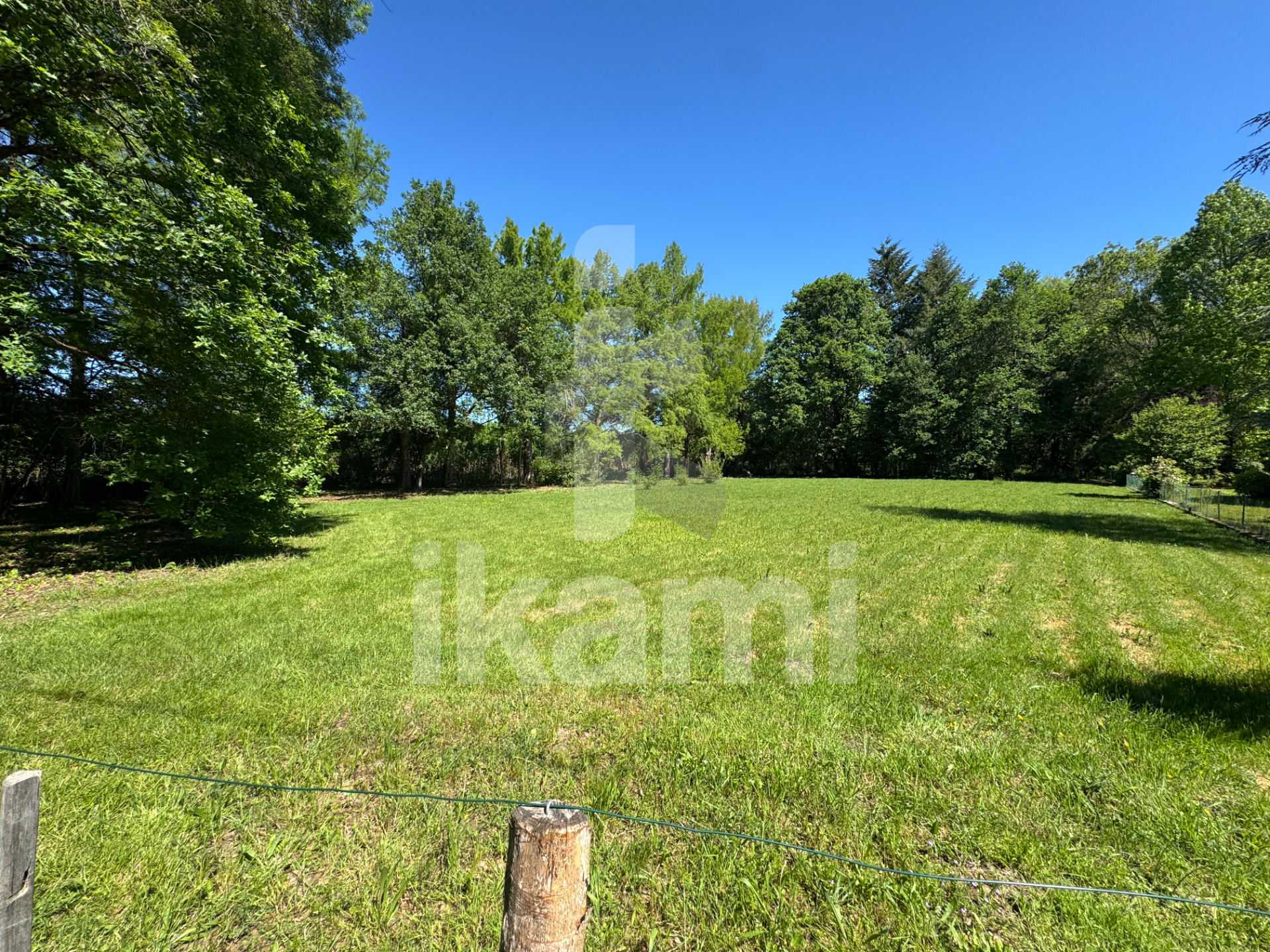 Terrain constructible 3 190 m2 à Pierrefitte sur Sauldre