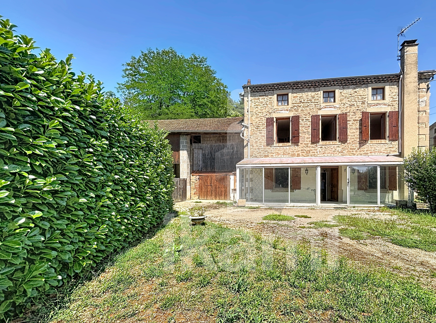 Maison + garage et hangar