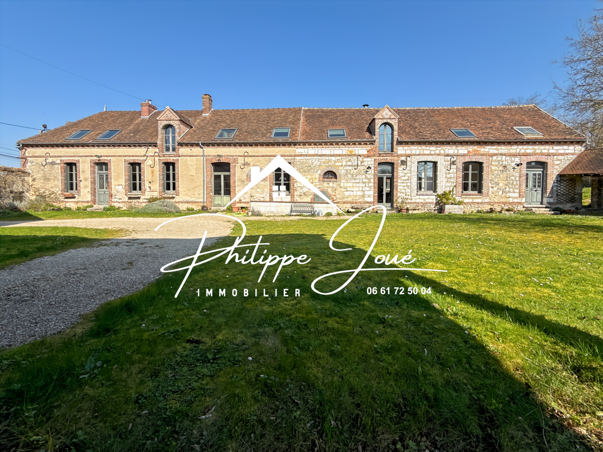 Maison 11 pièces de 332 m2 à Pailly 89140