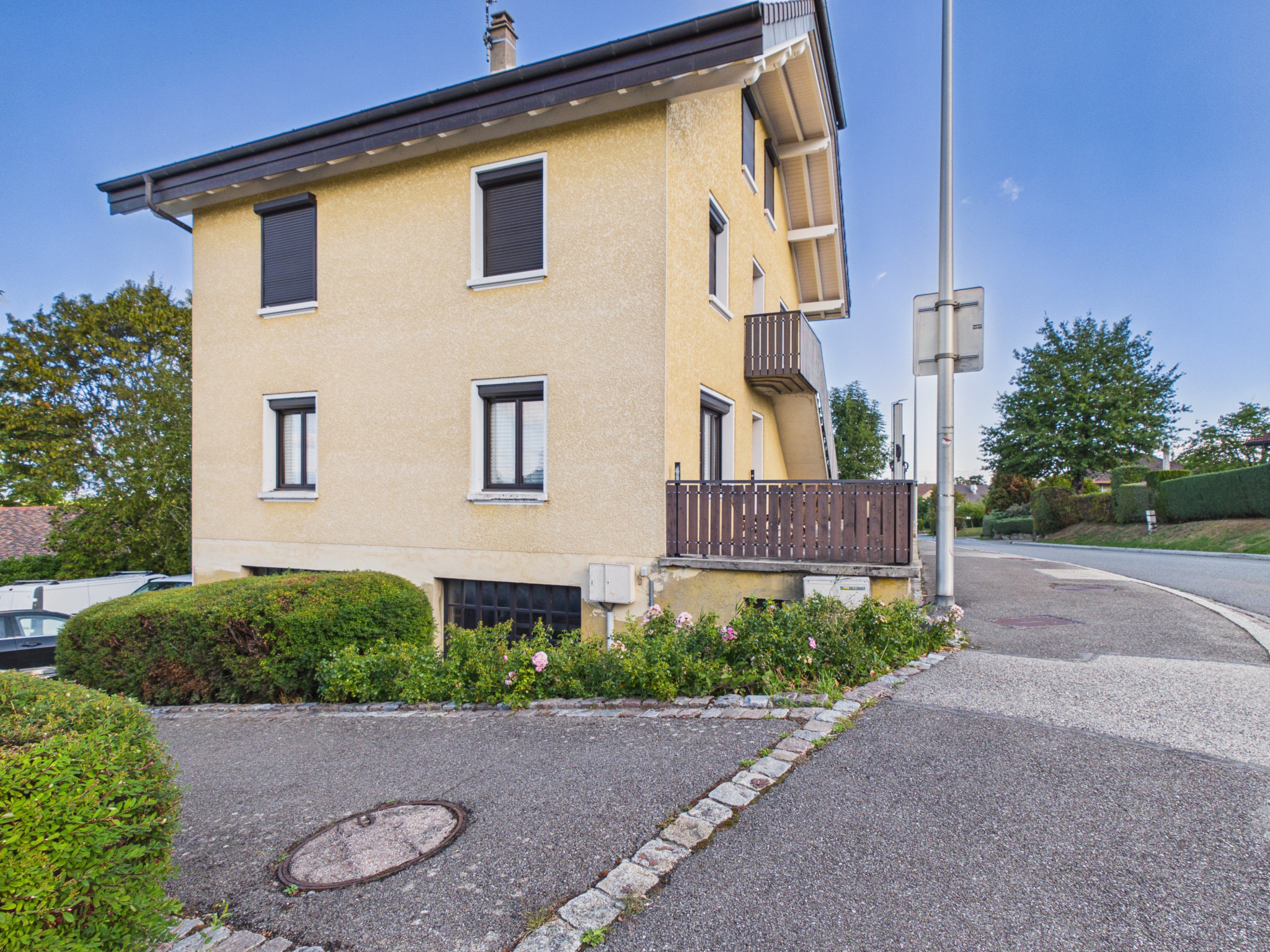 Maison composée de 3 appartements et terrain de 2 378 m2