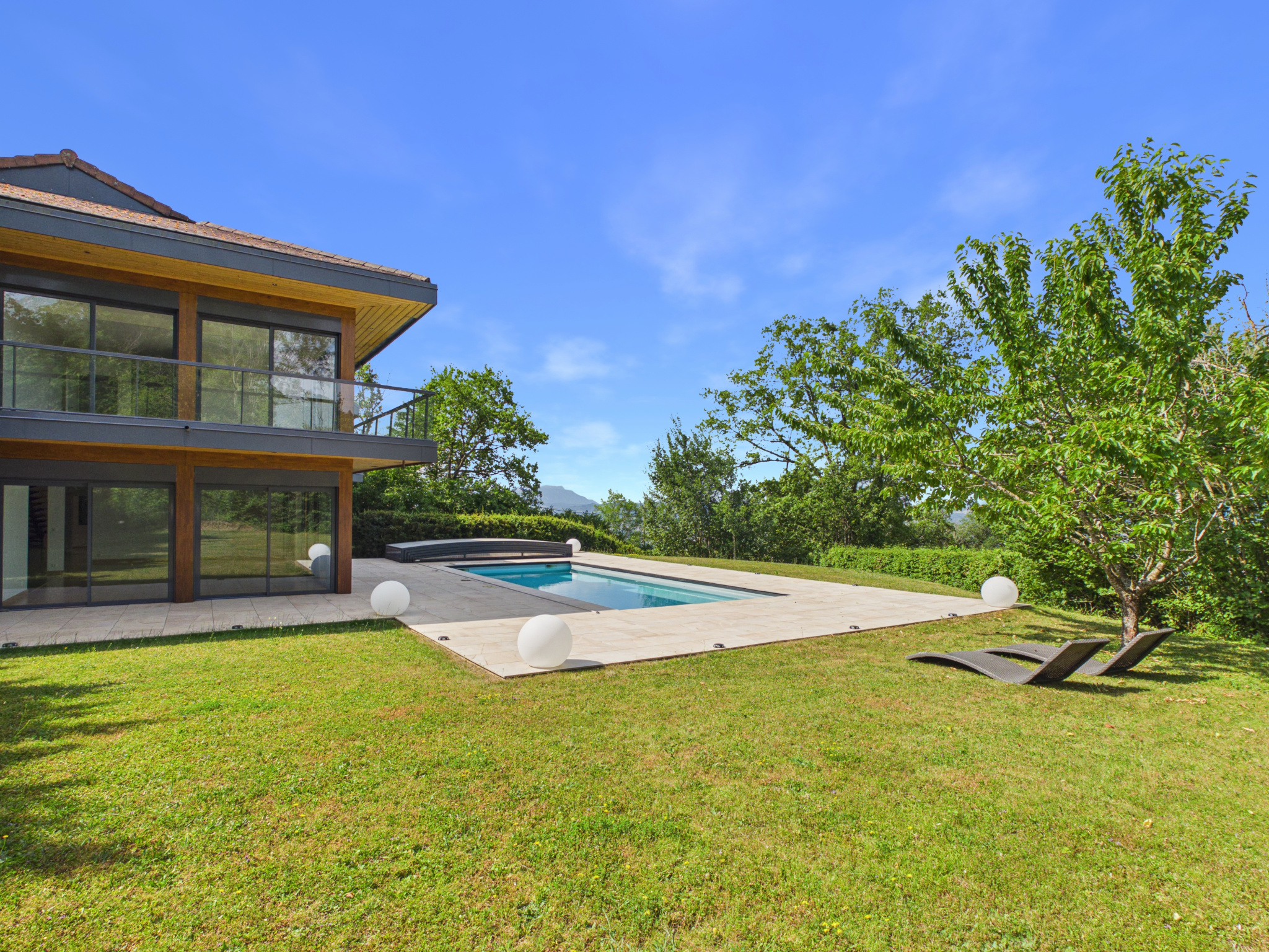 LUCINGES - Maison d'architecte contemporaine de 7 pièces ave