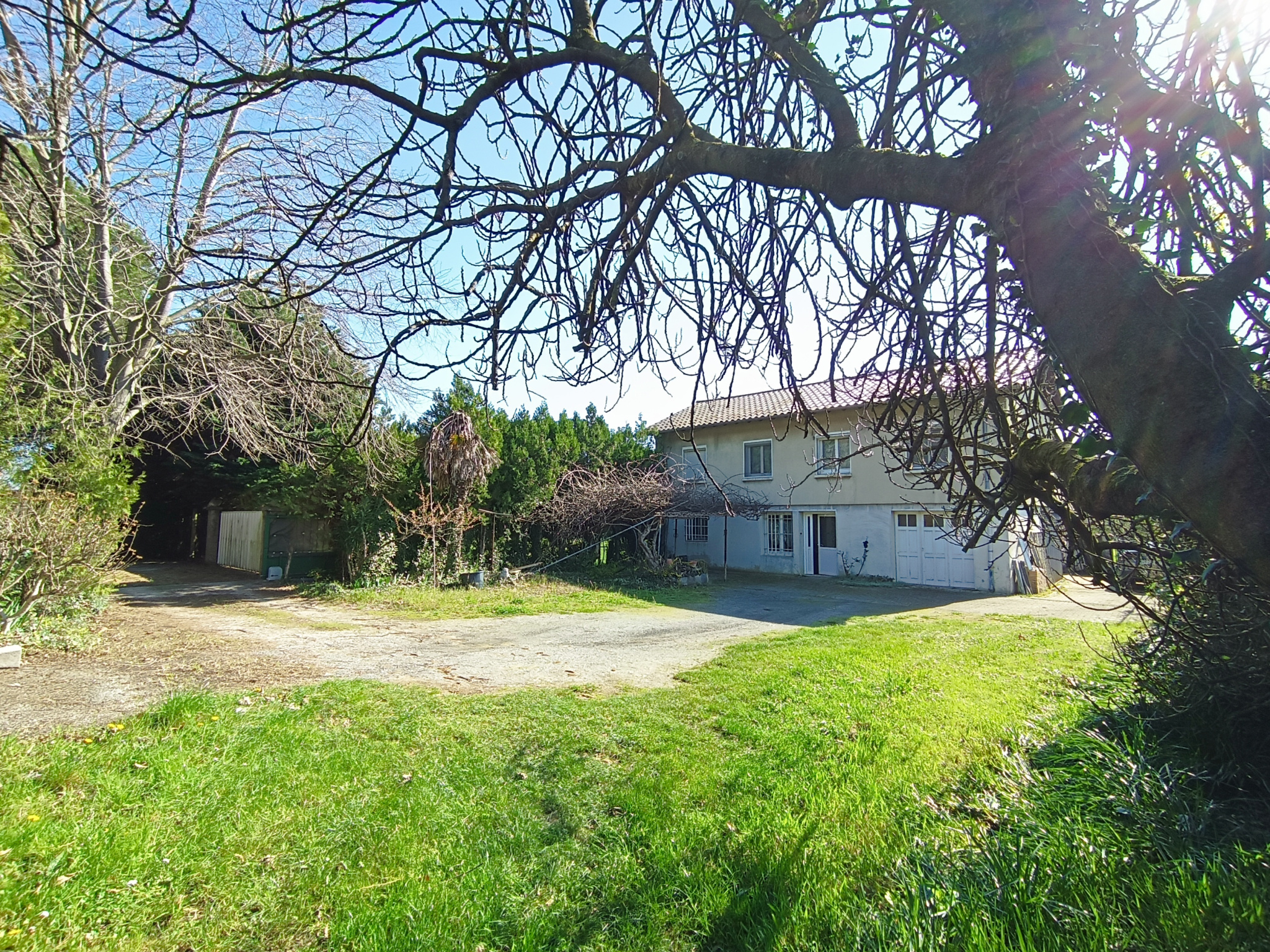 Maison à étage 3 chambres à rénover sur terrain de 8437m2 pl