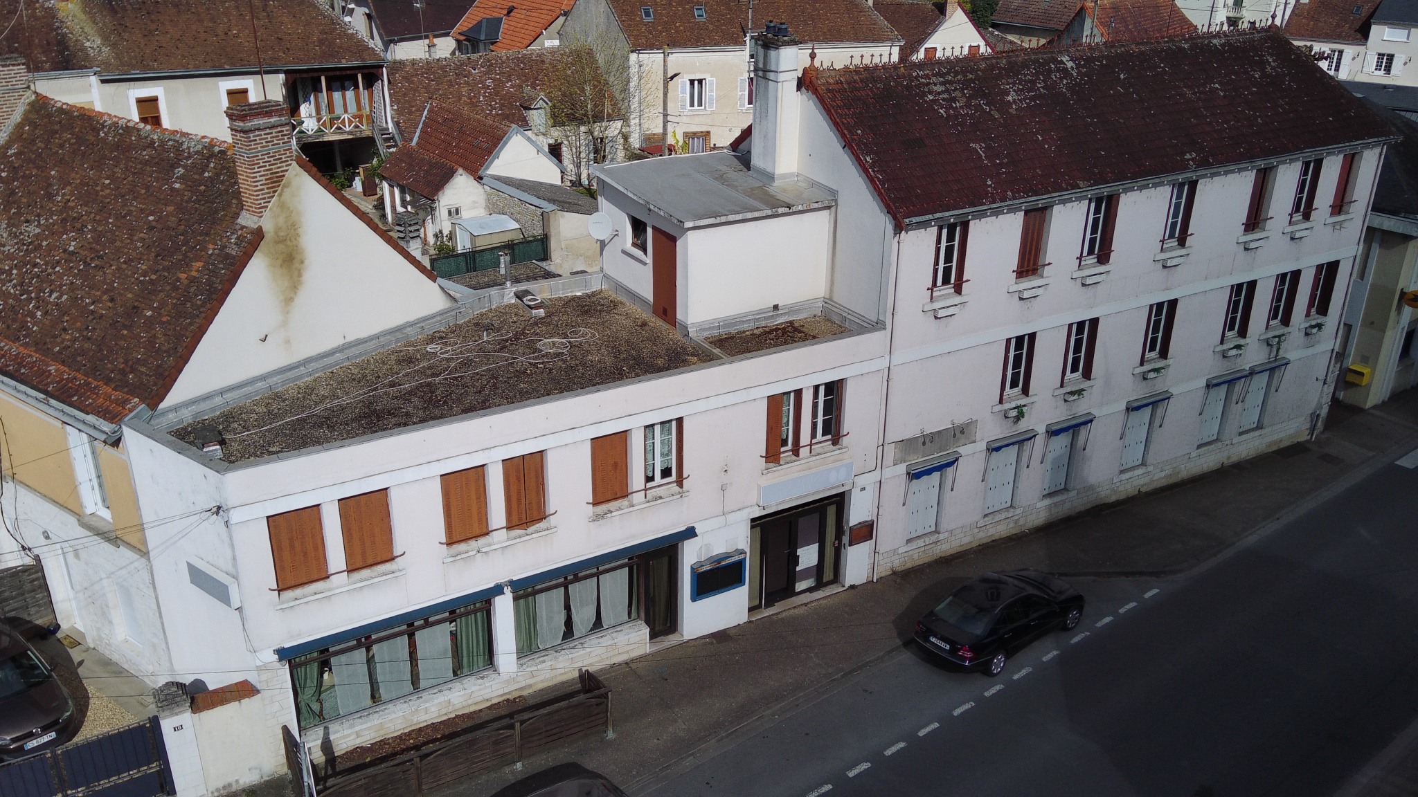 Ensemble immobilier avec ancien hôtel-restaurant et appartem