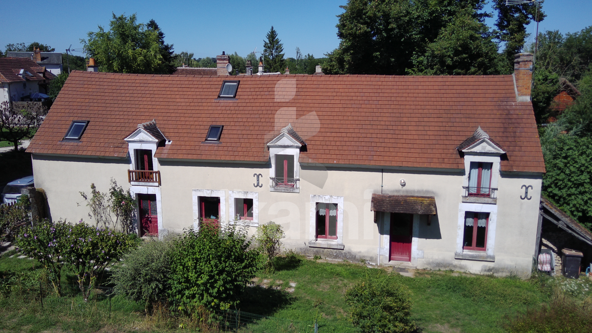 Magnifique longère 184m2 sur terrain arboré de 2761m2 en bor