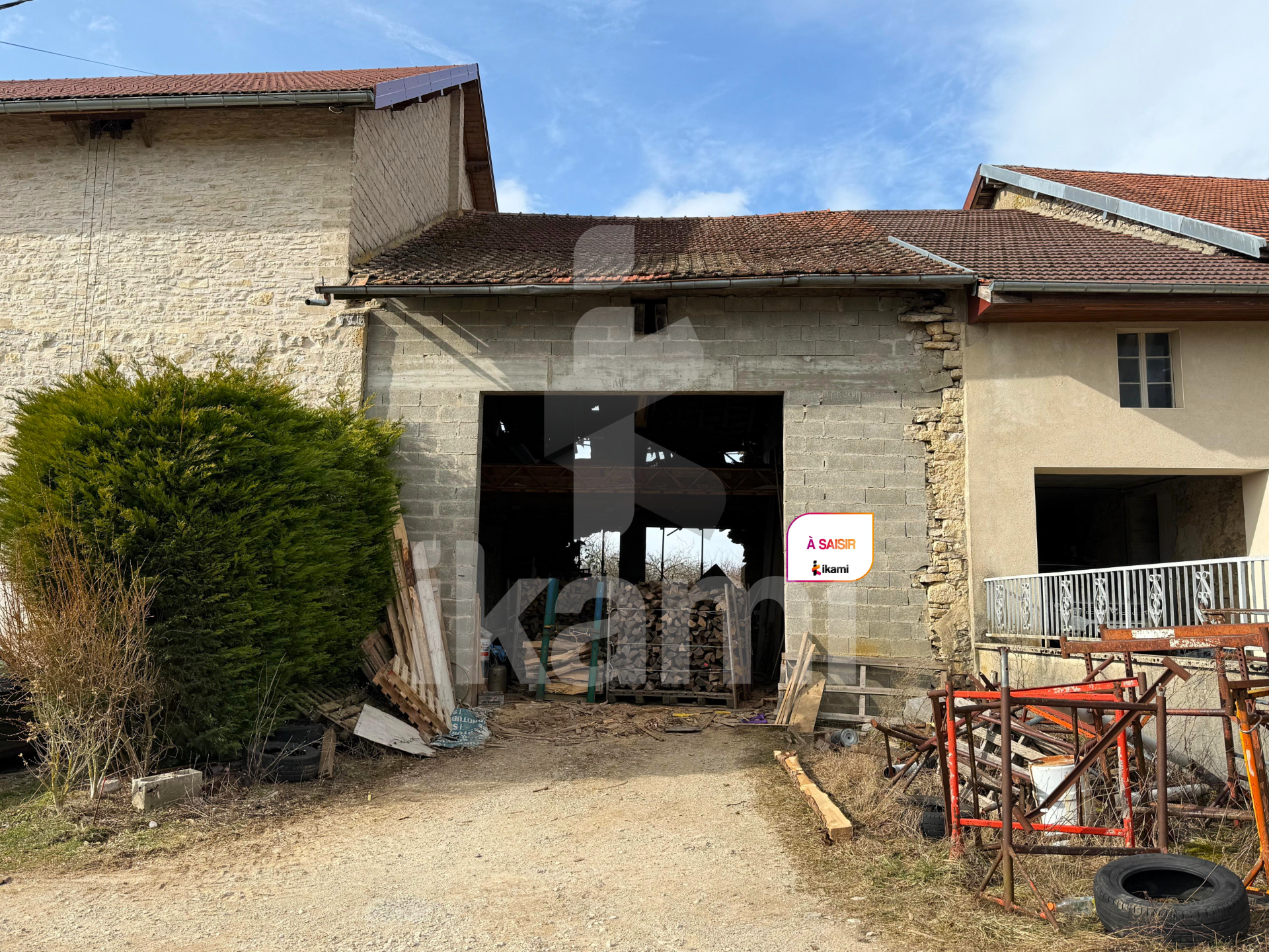 Grange 1 pièces, 120m2 à rénover avec potentiel de changemen