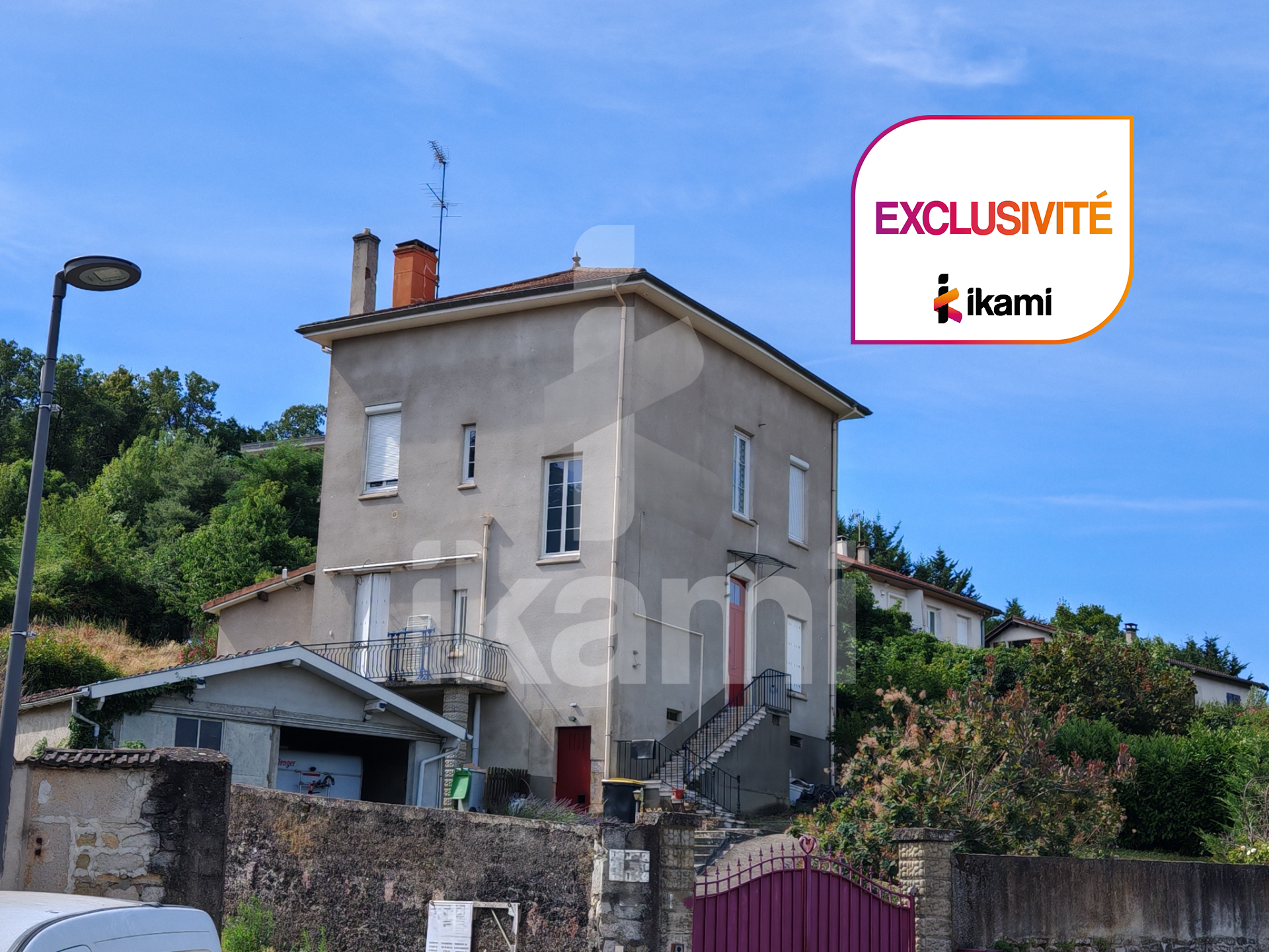 RARE À LA VENTE ! DUPLEX AVEC TERRAIN 900 m2 + COMBLES AMÉNA