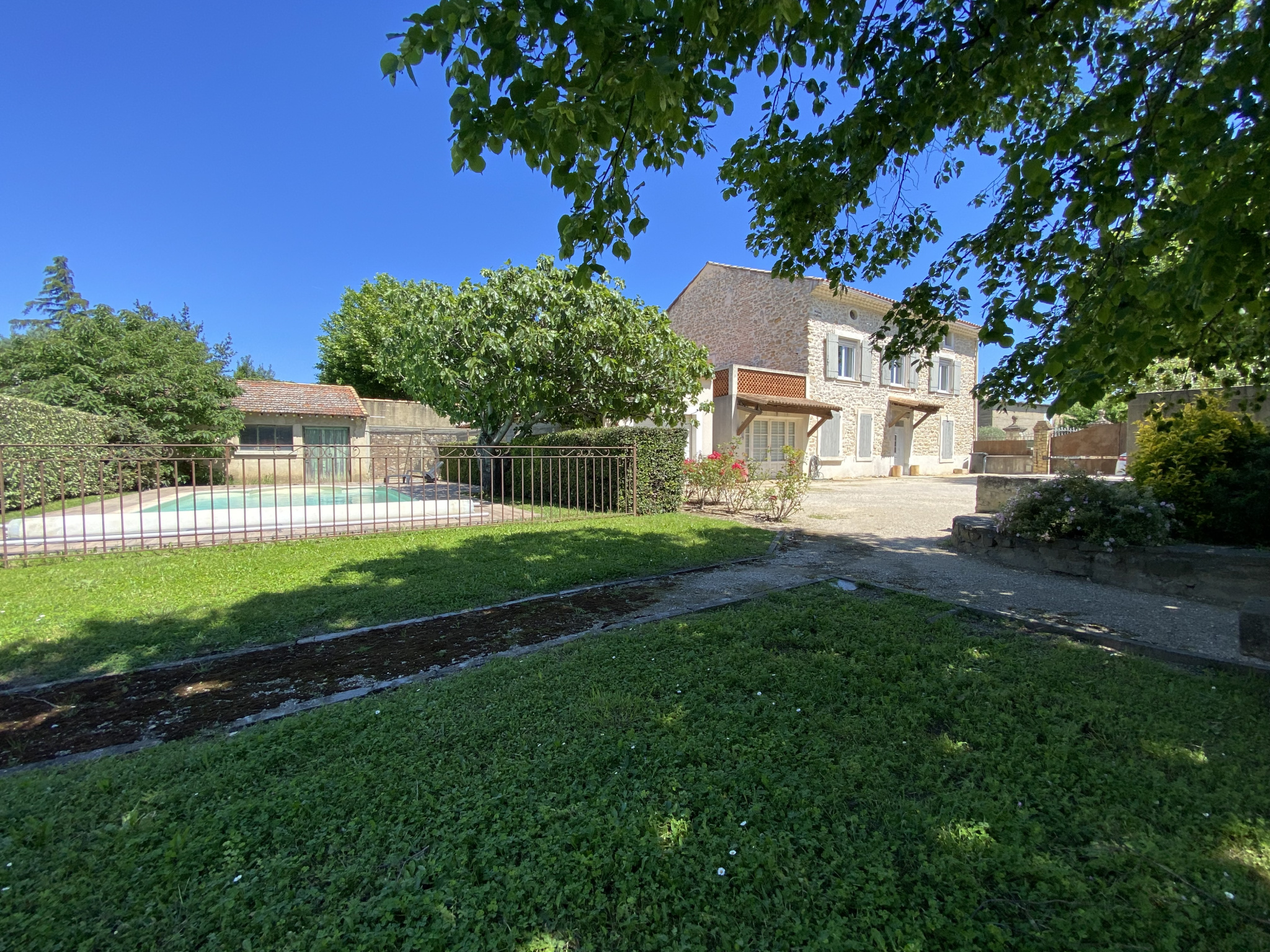 MAS 10 PIECES 480m2 - PISCINE - GARAGES - DEPENDANCES - FORT